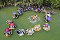 Khách nước ngoài và những trải nghiệm du lịch độc lạ ở Việt Nam