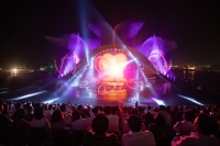 Show “Nụ hôn của biển cả” của Phú Quốc được nhiều báo khen ngợi